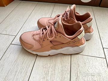 Nike Huarache Rosa numero 40 Abbigliamento e Accessori In vendita a Verona