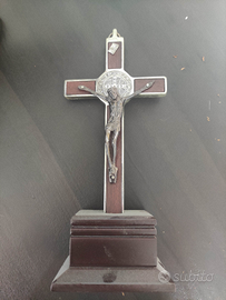 Crocifisso con piedistallo