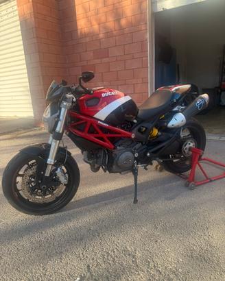Ducati Monster 796