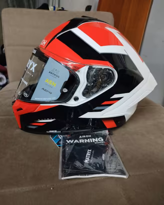 Casco moto integrale Airoh Matryx Thron Rosso Luci