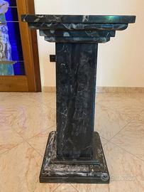 Colonna in marmo nero portoro