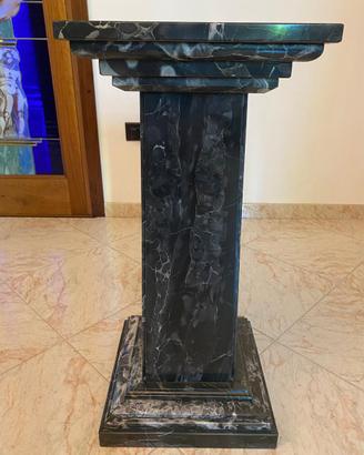 Colonna in marmo nero portoro