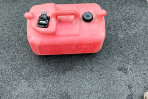 Sebastiano di benzina per barca 20 litri