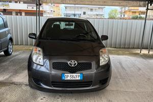 Toyota Yaris 1.0 5 porte
