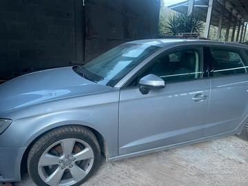 Audi A3 Sportback 1.6 diesel Sinistrata
