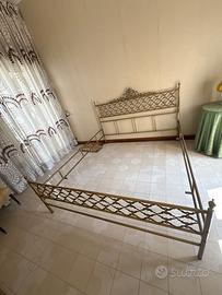 Letto matrimoniale in ottone a reticolo decorativo