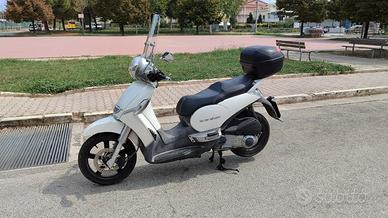 Aprilia Scarabeo 300 - 2011