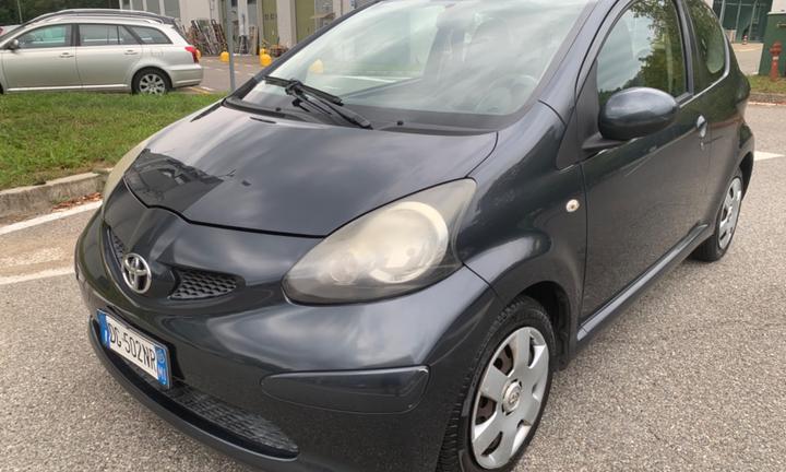 Toyota Aygo 1.0 12V VVT-i 3 porte adatta per i neo