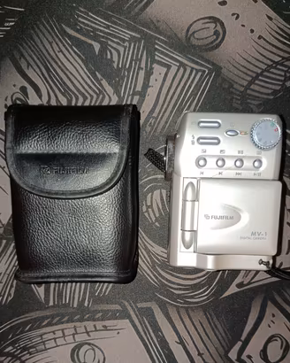 Fujifilm MV-1 Digital Camera Vintage con custodia 