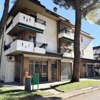 AMPIO SPAZIO COMMERCIALE VETRINATO IN POSIZIONE...