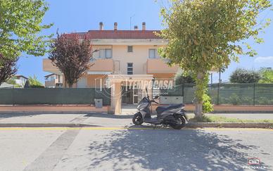 QUADRILOCALE CON BOX, TERRAZZO E GIARDINO PRIVATO