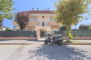 QUADRILOCALE CON BOX, TERRAZZO E GIARDINO PRIVATO
