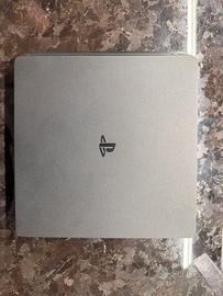 !!! Vend0 PS4 in perfette condizioni !!!