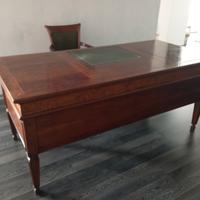 scrivania con sedia