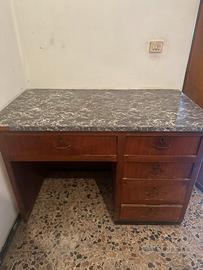 Scrivania vintage in legno massello con cassetti
