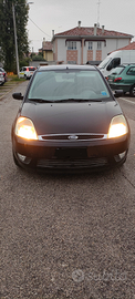 Ford Fiesta 2004 x neopatentati 1200 benzina