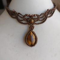 collana in macrame con Occhio di tigre