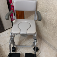 Sedia doccia con annesso WC