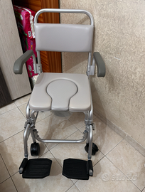 Sedia doccia con annesso WC