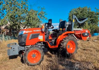 Trattore Kubota B1121D Targato + Trincia Muratori