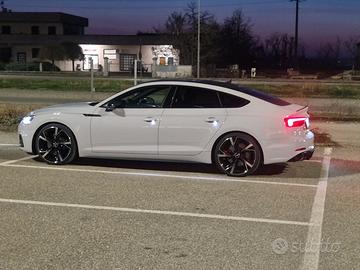 Audi S5 escluive grigio signal