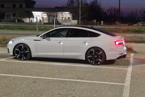 Audi S5 escluive grigio signal
