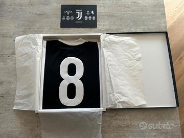Maglia celebrativa Juventus 120 anni . Numero 8
