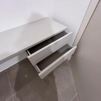 Scrivania in legno laccato bianco/grigio