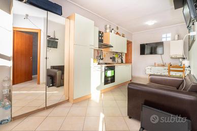 2 LOCALI A CASELLE TORINESE