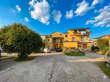 Soluzione BIFAMILIARE a Santa Lucia