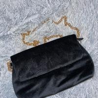 Borsa tracolla nera velluto con catena color oro