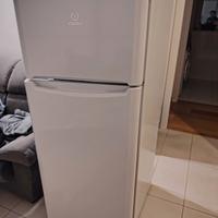 frigorifero con congelatore indesit
