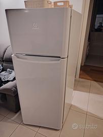 frigorifero con congelatore indesit