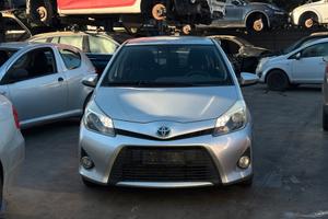 TOYOTA YARIS HYBRID - ANNO 2012 - PER RICAMBI