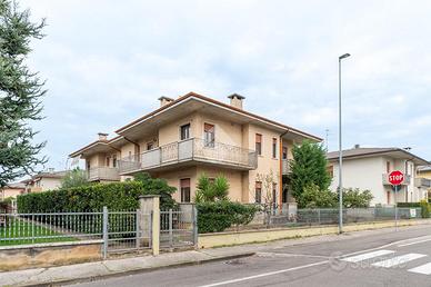 4 LOCALI A VILLAFRANCA DI VERONA