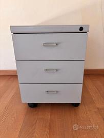 Scrivania e cassettiera per ufficio o abitazione