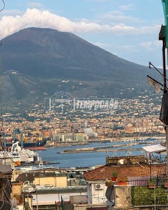 AMPIO TRILOCALE NEL CUORE DEI QUARTIERI SPAGNOLI