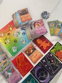 Lotto 100 Carte Pokémon + Gadget vari