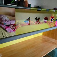 Letto a castello con scrivania e scale contenitore