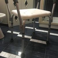Sedile doccia per anziani e disabili