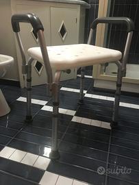 Sedile doccia per anziani e disabili
