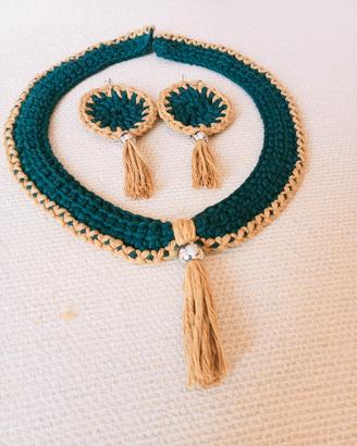 set di collana e orecchini 