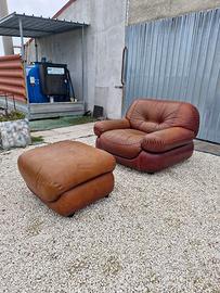 poltrona in pelle anni 70 con pouf  sapporo