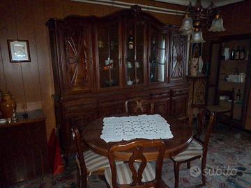 mobile e tavolo con sei sedie da salotto 