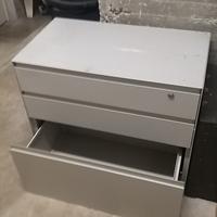 armadietto in metallo per ufficio o officina