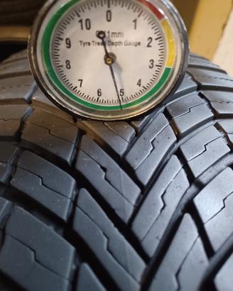 2 Gomme SEMINUOVE 185/65-15 92V Bridgestone 4 stag