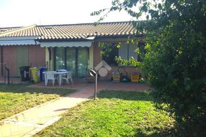 VILLA A SCHIERA A PARMA