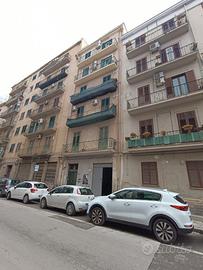 Via Marinuzzi zona Policlino Magazzino mq 75