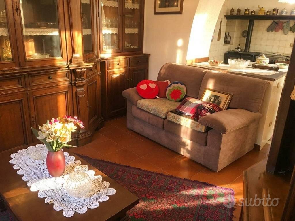 Rustico / Casale di 115 m² con 5 locali e box auto - Altro