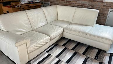 Divano in pelle bianco ottico “divani e divani”